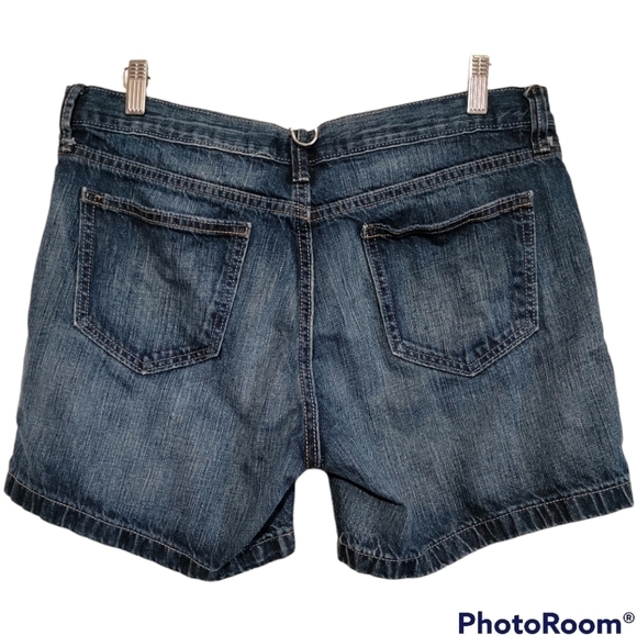 Old Navy Jean shorts women size 10 with pockets - Picture 2 of 3